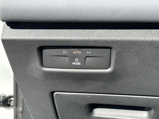 Used 2026 Volkswagen Tiguan SE R-Line image 18