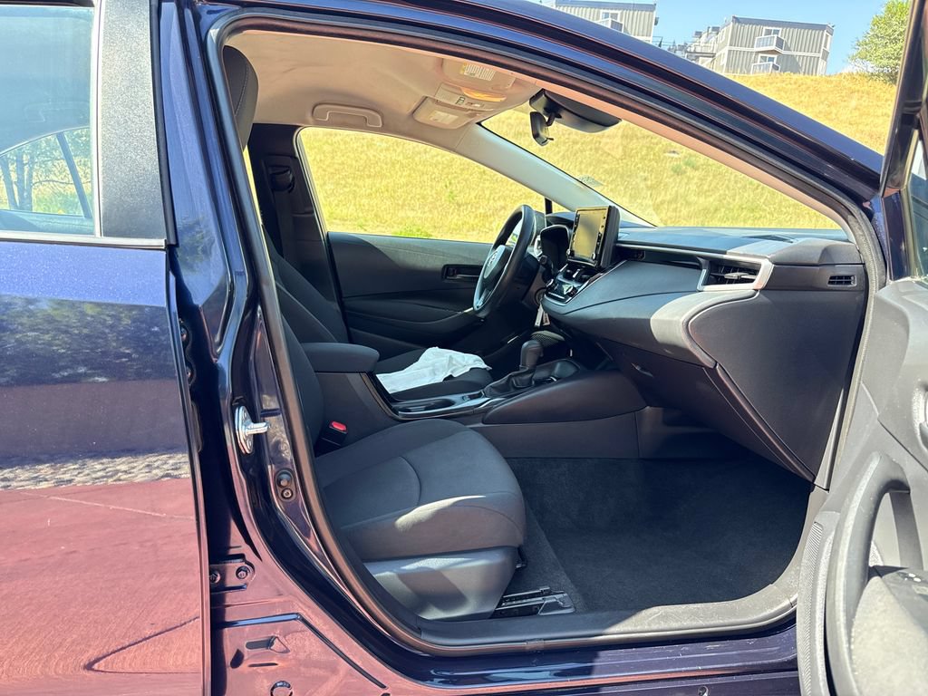 Used 2022 Toyota Corolla LE FWD image 28