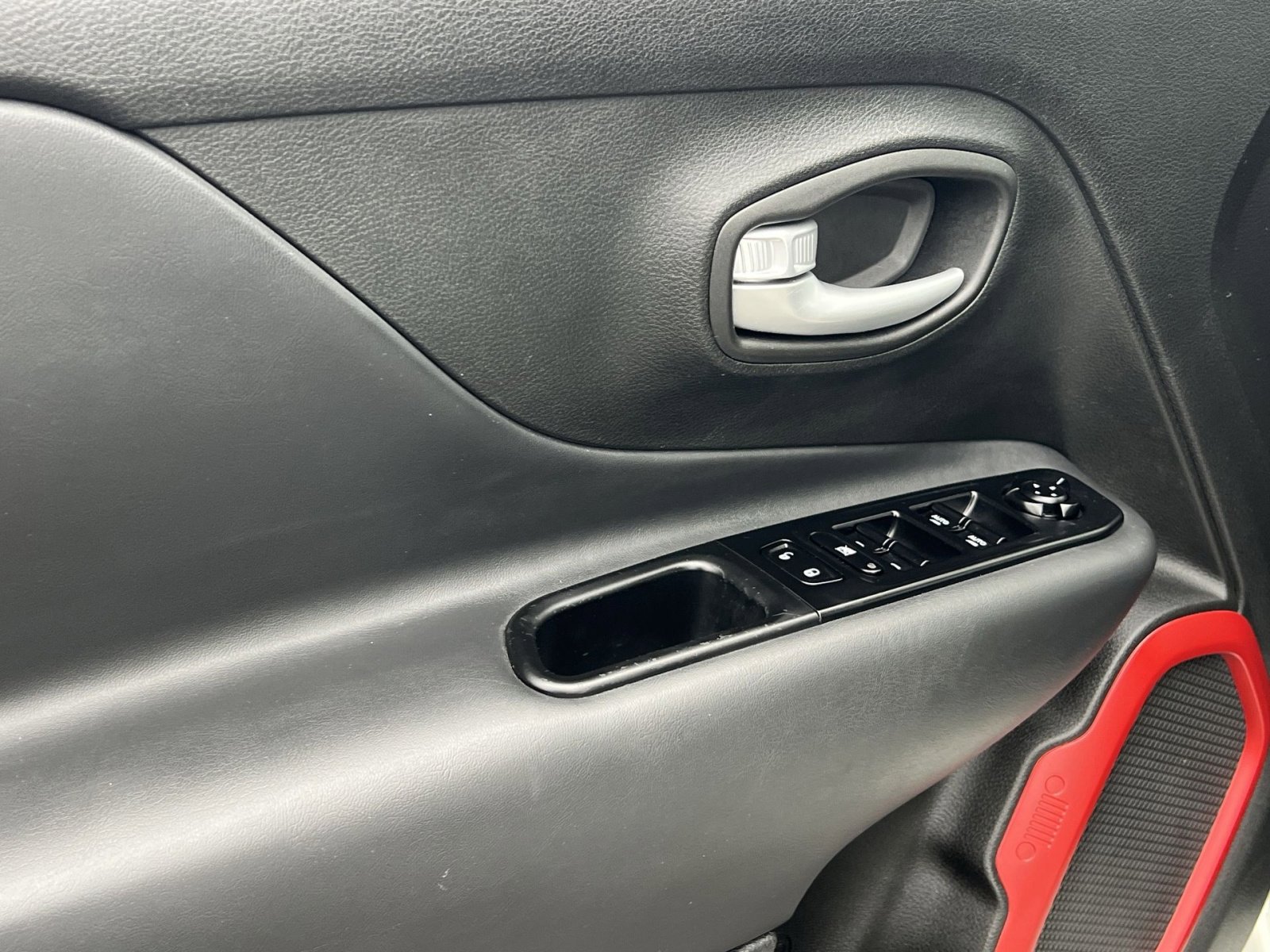 Used 2023 Jeep Renegade Trailhawk AWD/4WD image 23