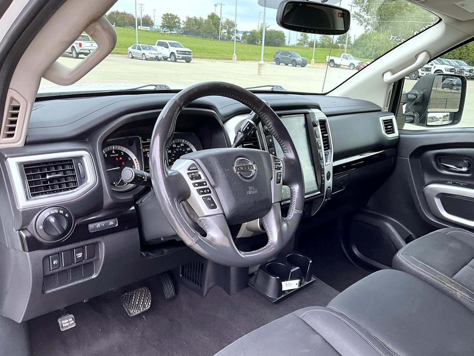 Used 2017 Nissan Titan SV AWD/4WD image 11