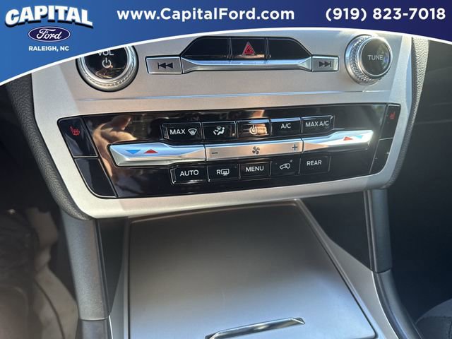 Certified 2022 Ford Explorer XLT image 28