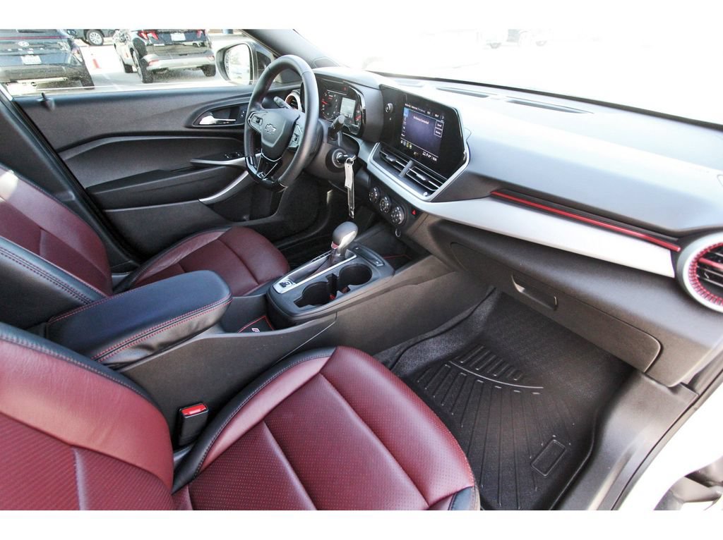Used 2024 Chevrolet Trax RS w/ Sunroof Package FWD image 29