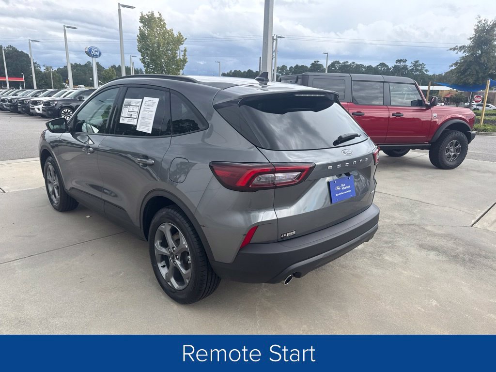 Certified 2025 Ford Escape ST-Line Select AWD/4WD image 4