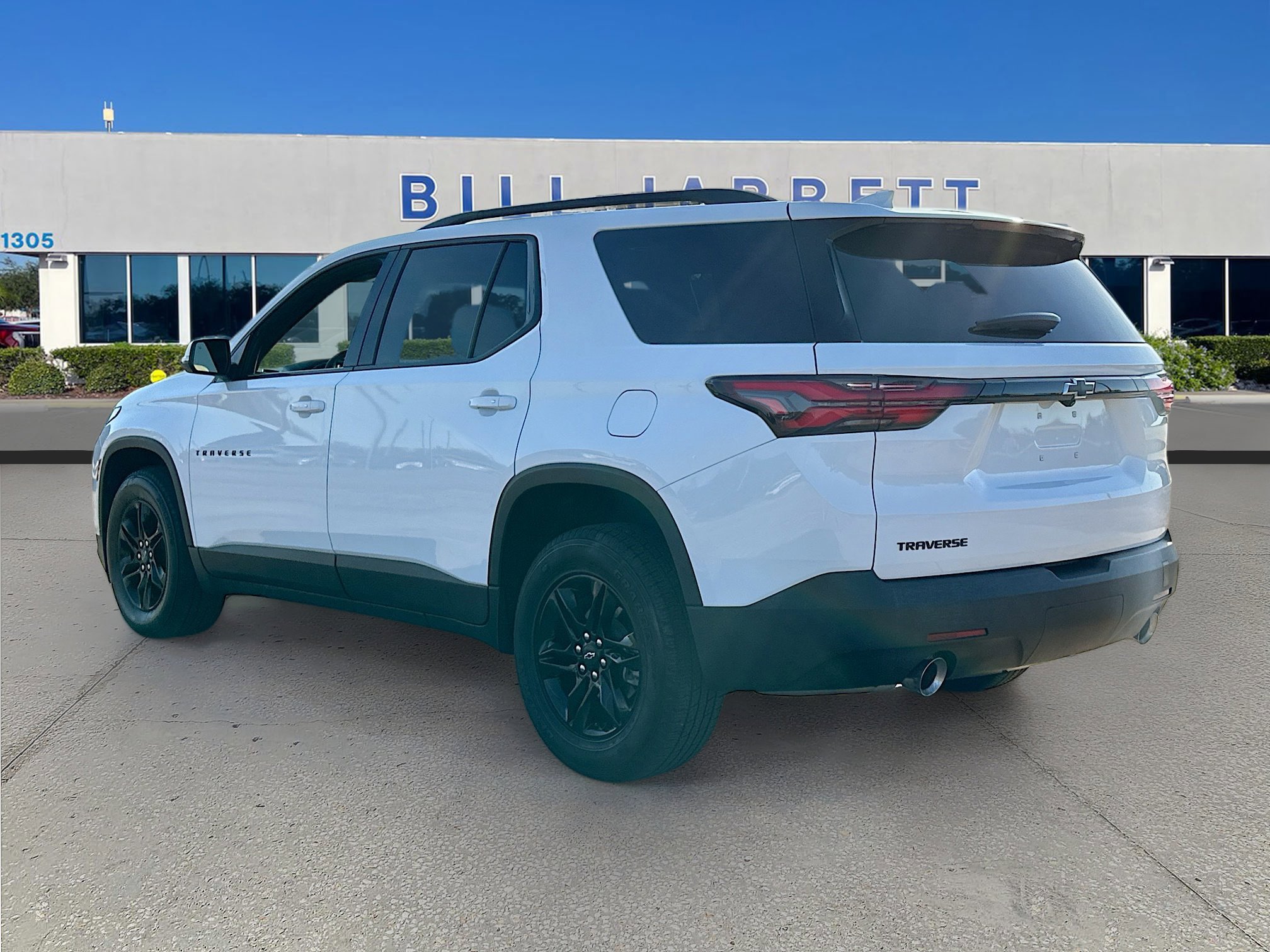 Used 2023 Chevrolet Traverse LS w/ Midnight/Sport Edition image 3