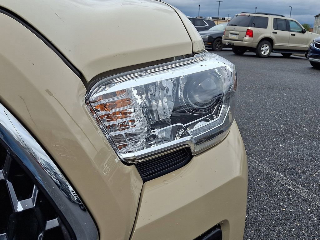 Used 2019 Toyota Tacoma TRD Off-Road image 9