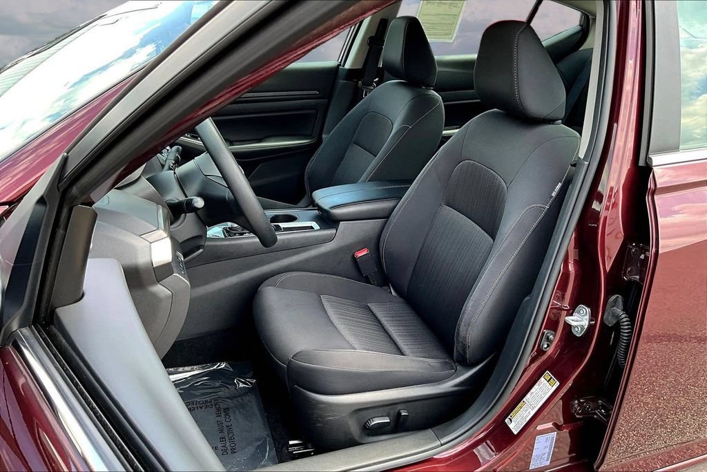 Used 2025 Nissan Altima 2.5 SV FWD image 22