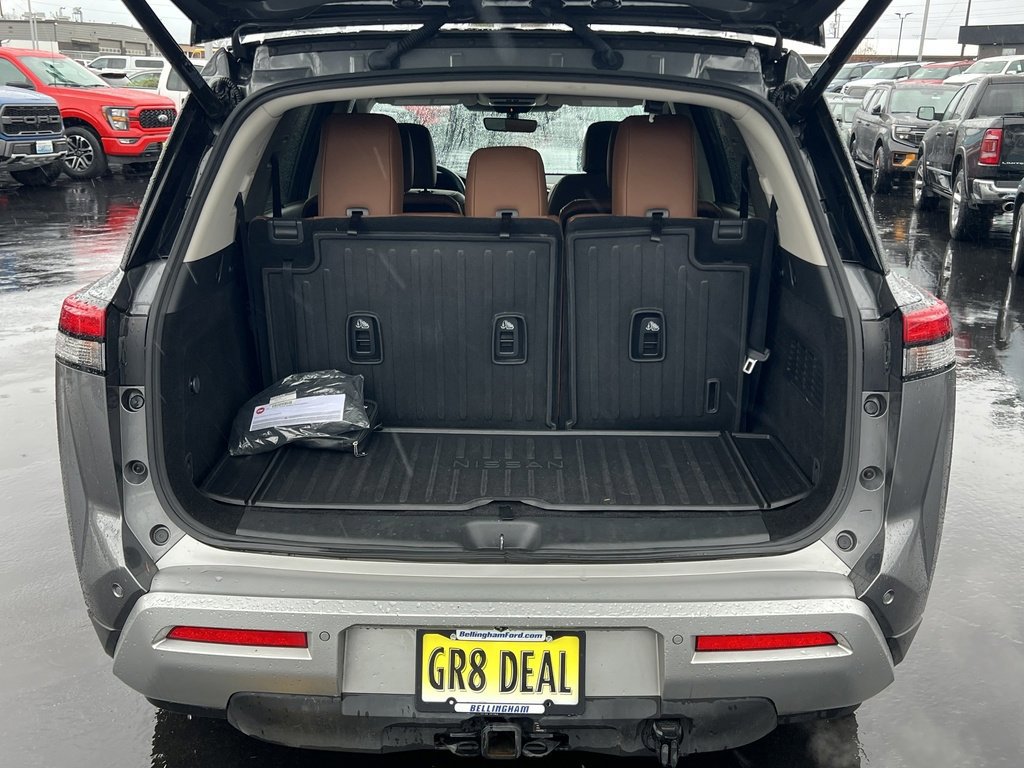 Used 2023 Nissan Pathfinder Platinum image 8