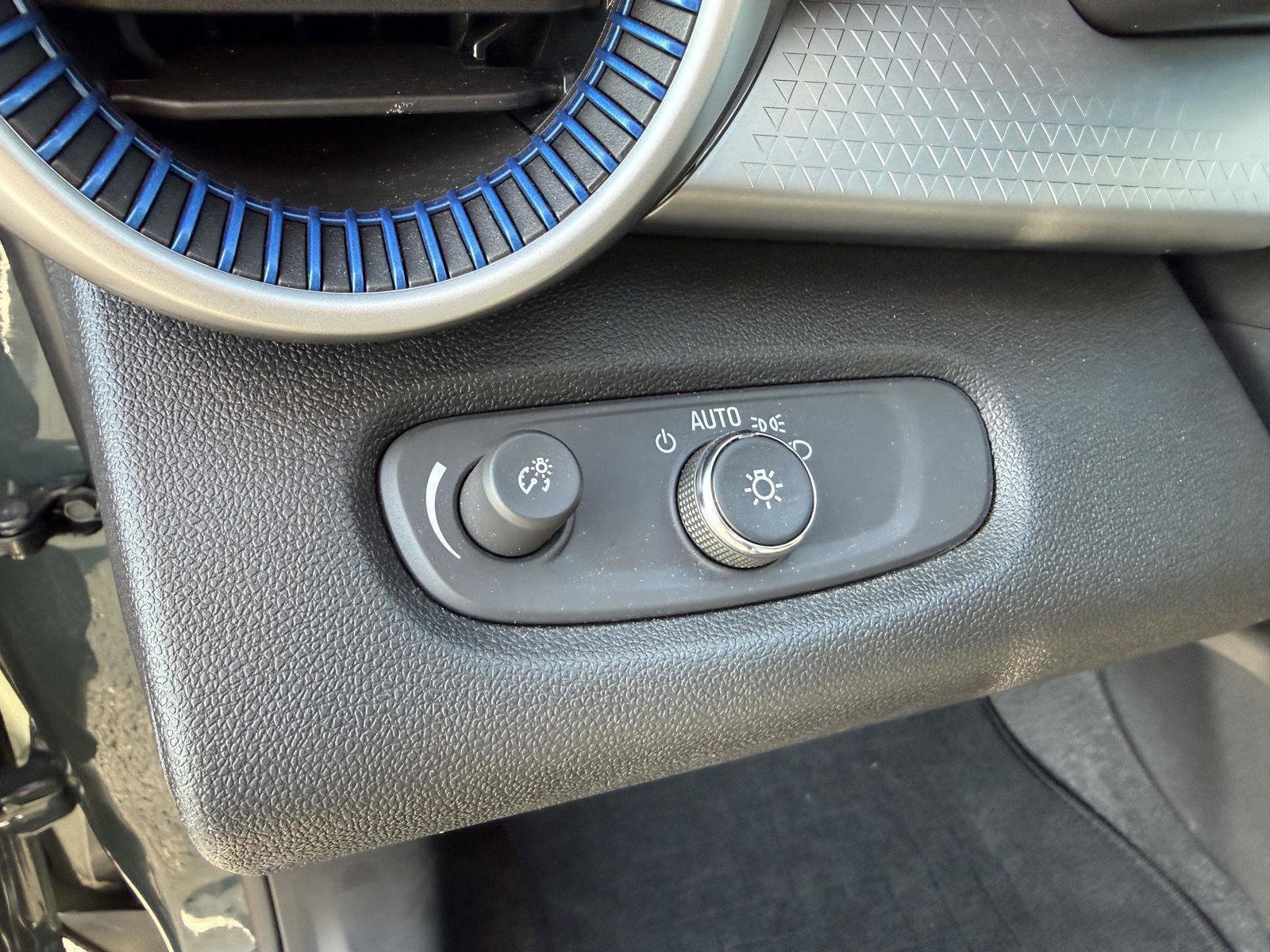 Used 2025 Chevrolet Trax LS w/ LS Convenience Package image 16