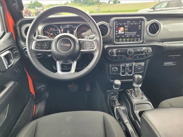 Used 2023 Jeep Wrangler Unlimited Sahara AWD/4WD image 14