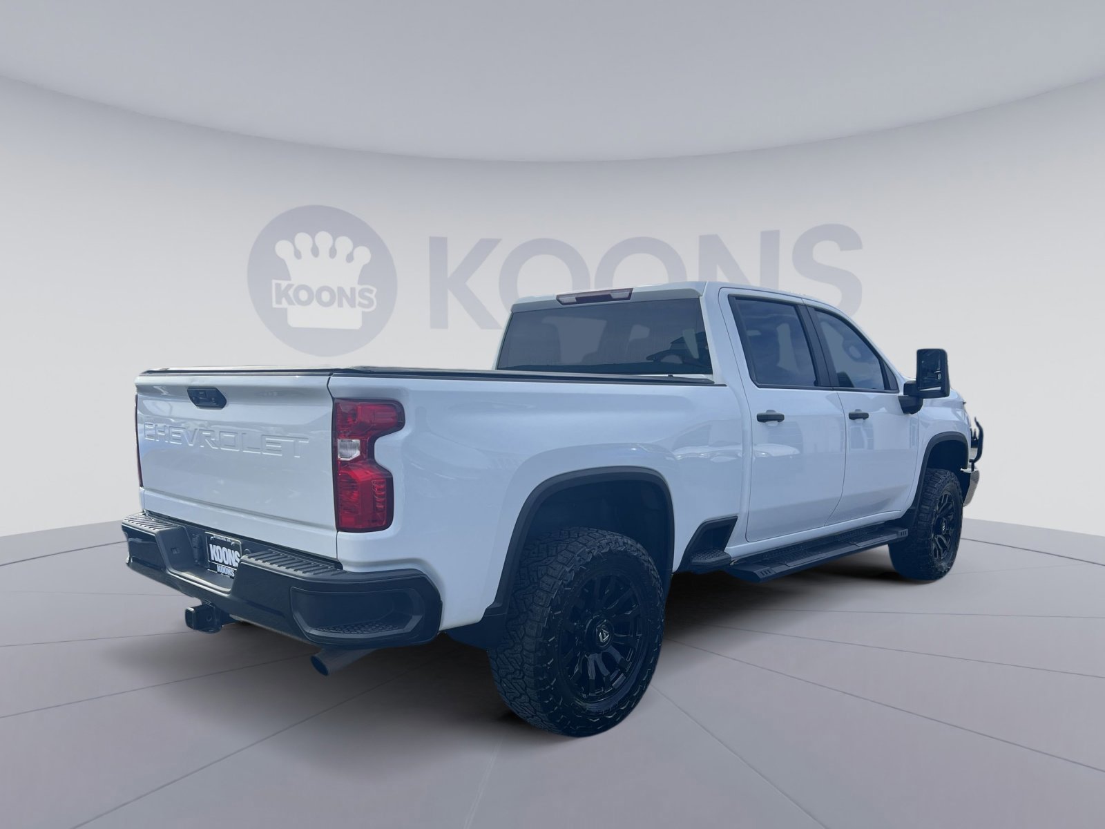 Used 2023 Chevrolet Silverado 2500 Custom w/ Custom Value Package image 5