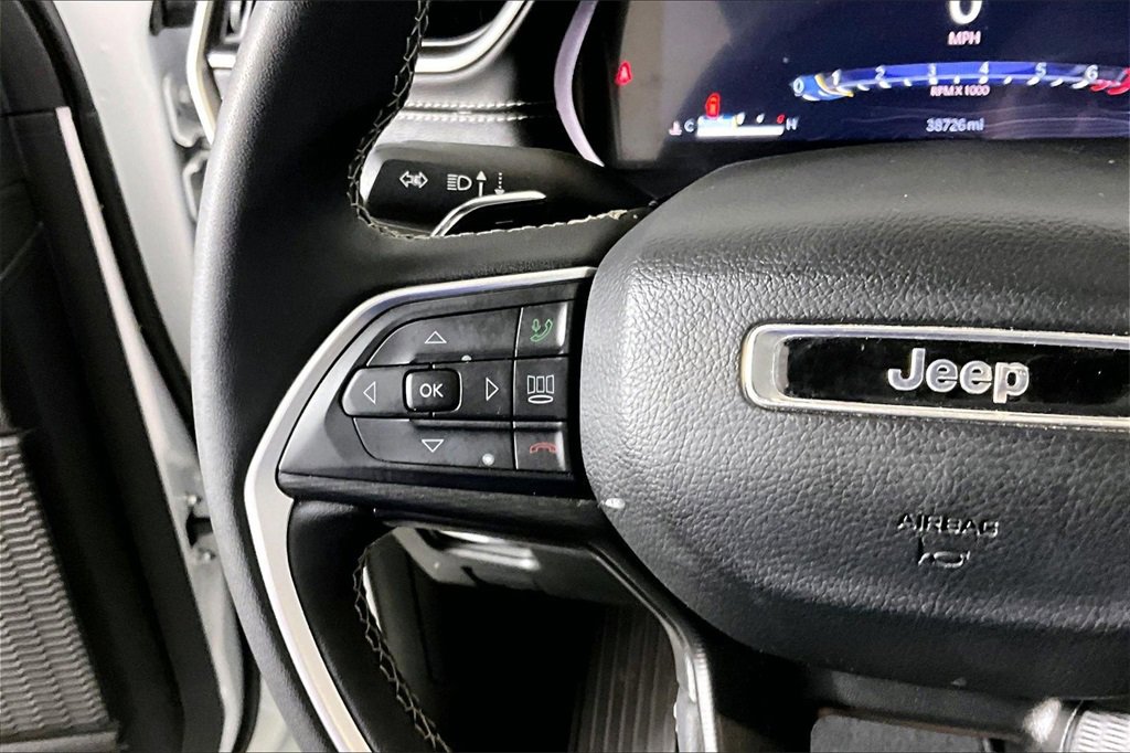 Used 2023 Jeep Grand Cherokee Laredo X image 14