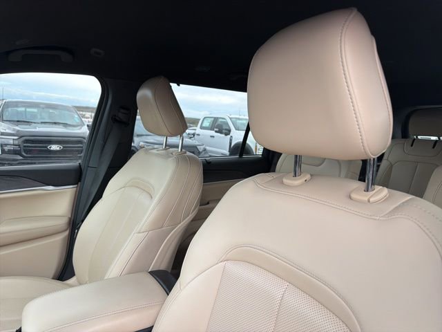 Used 2023 Jeep Grand Cherokee L Limited w/ Luxury Tech Group II image 11