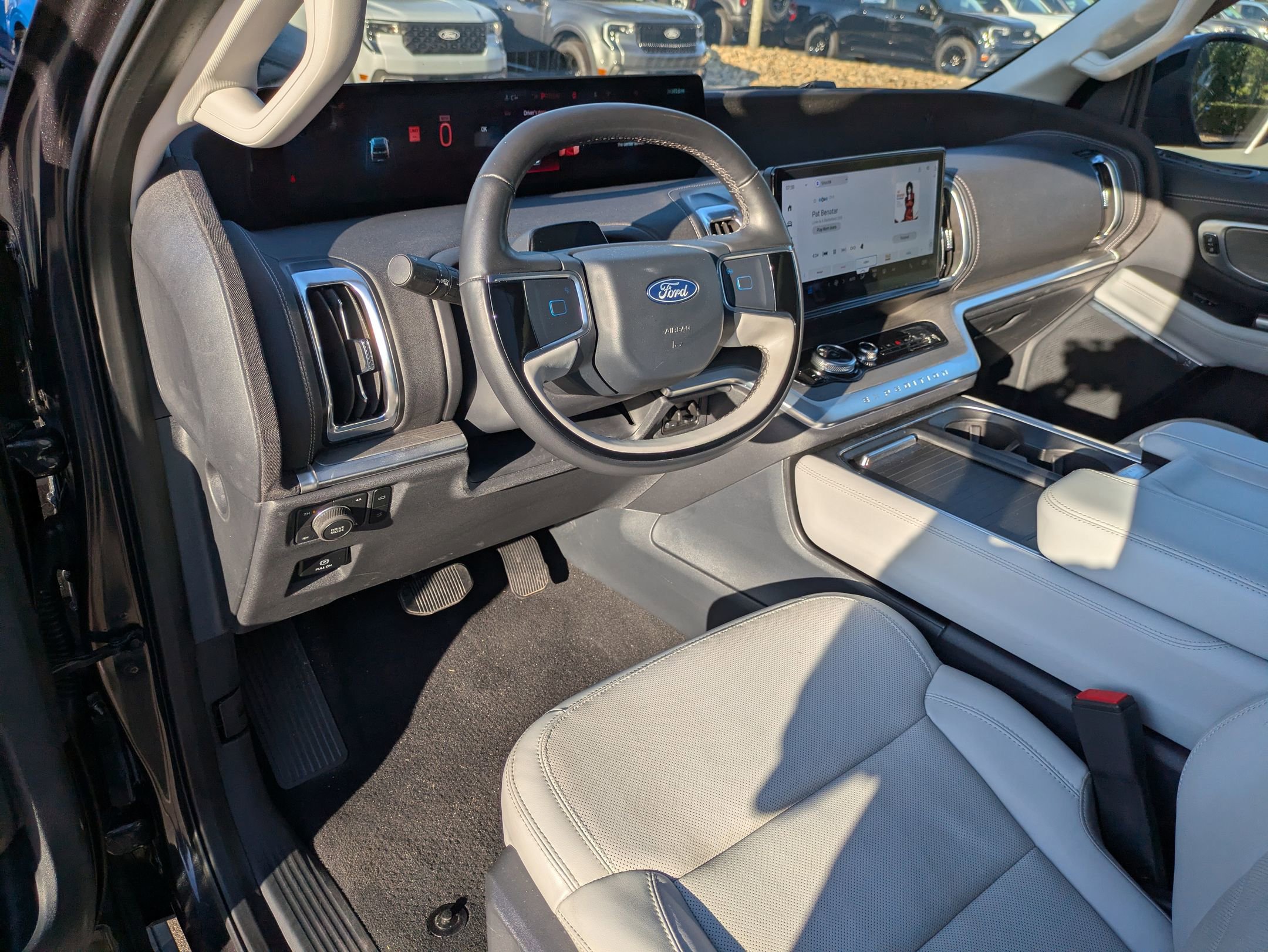 Certified 2025 Ford Expedition Platinum w/ Driver's Package AWD/4WD image 14