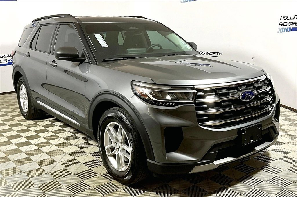 Certified 2025 Ford Explorer Active image 3