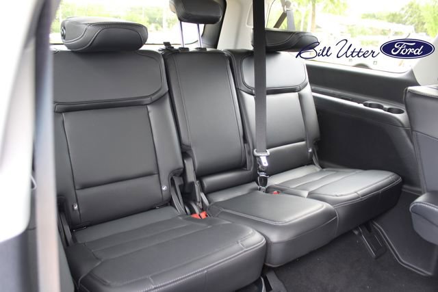 Certified 2025 Ford Expedition Max Platinum w/ Driver's Package AWD/4WD image 14