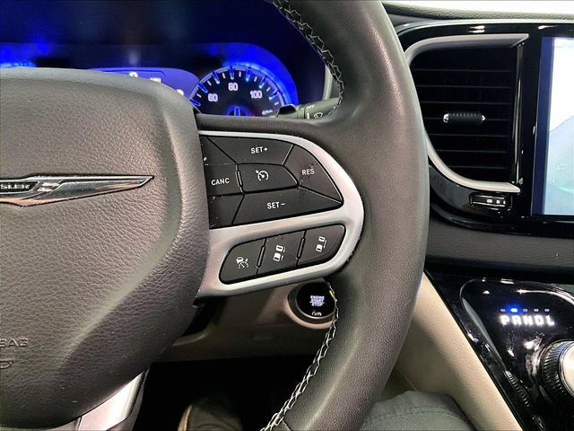 Used 2023 Chrysler Pacifica Touring-L FWD image 18