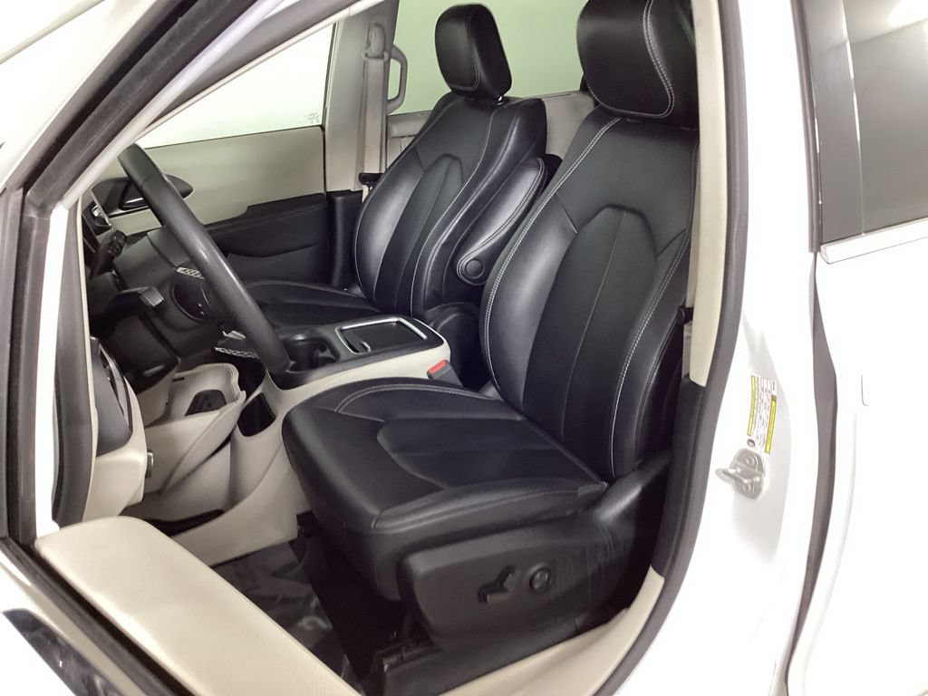 Used 2024 Chrysler Pacifica Touring-L FWD image 28