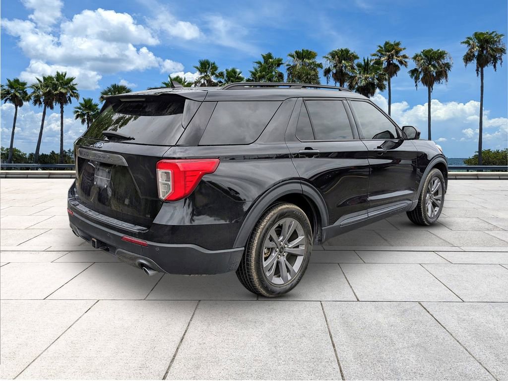 Certified 2022 Ford Explorer XLT w/ Equipment Group 202A image 9