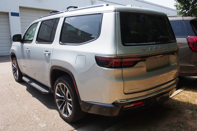 Used 2022 Jeep Wagoneer Series II w/ Premium Group I AWD/4WD image 5