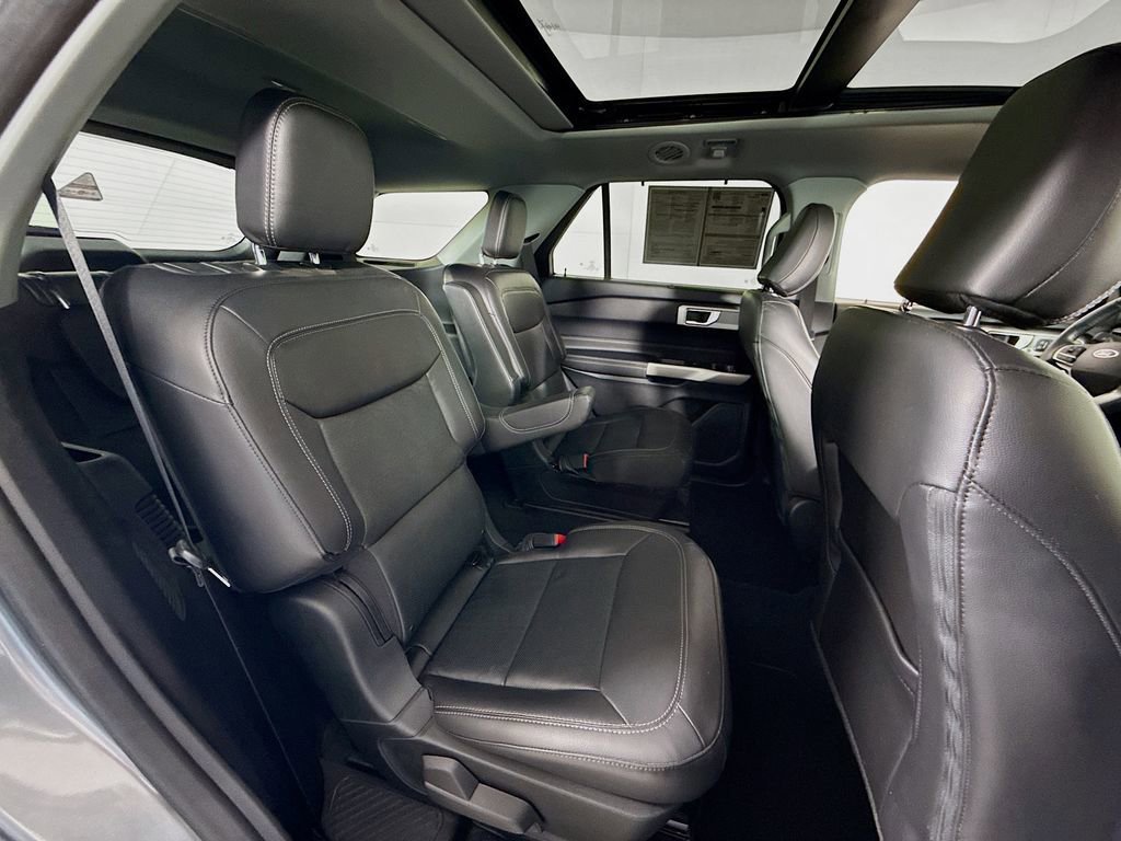 Certified 2022 Ford Explorer Limited w/ Equipment Group 301A image 31