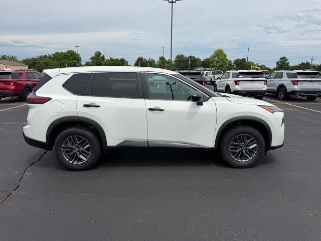 Used 2024 Nissan Rogue S FWD image 2