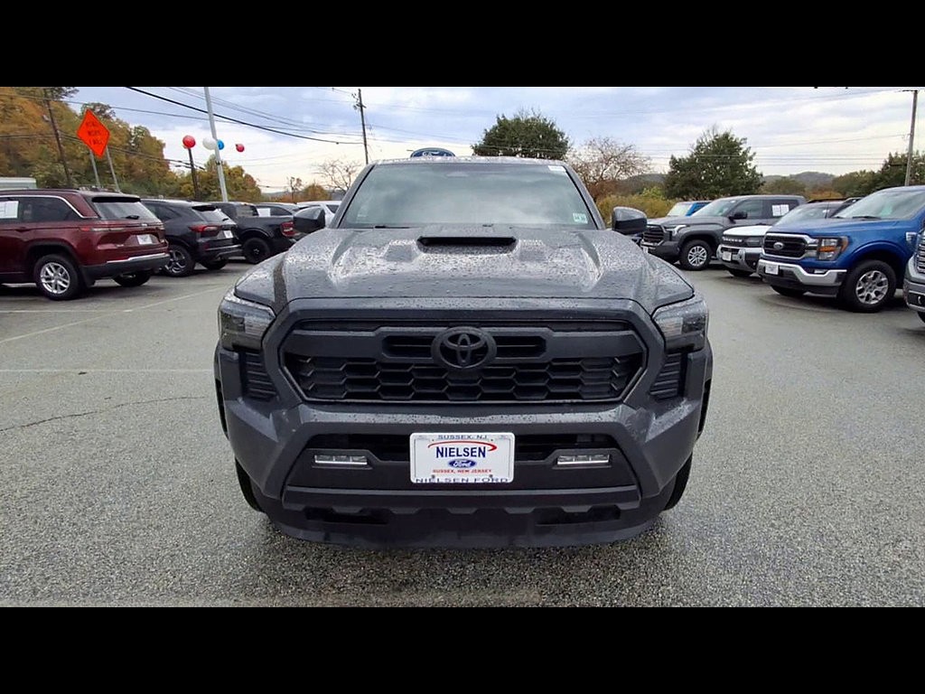 Used 2025 Toyota Tacoma TRD Sport AWD/4WD image 3