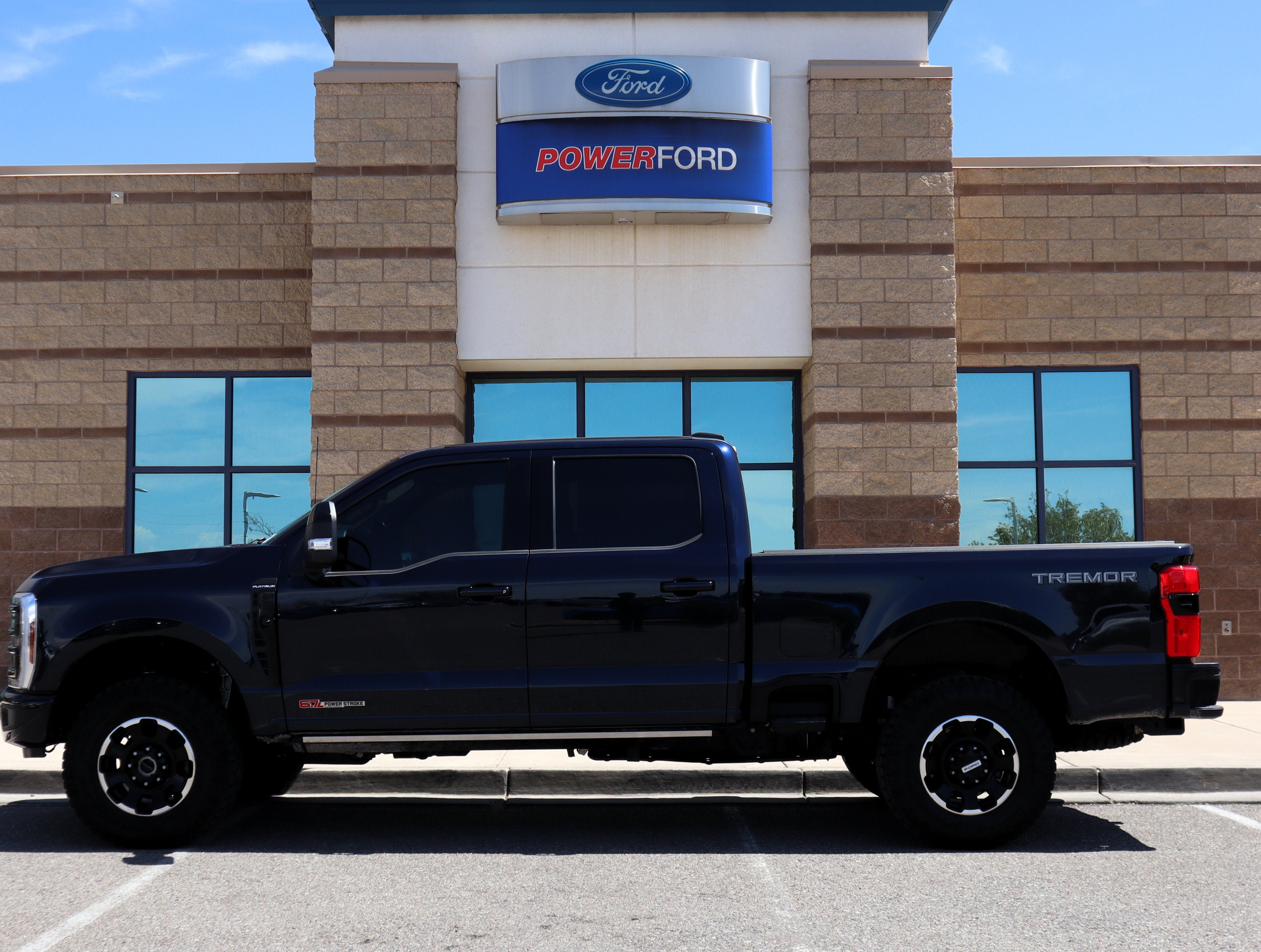 Certified 2025 Ford F250 Platinum w/ Tremor Off-Road Package AWD/4WD image 9