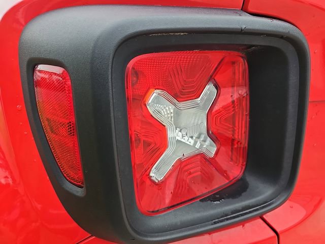 Used 2019 Jeep Renegade Latitude FWD image 32