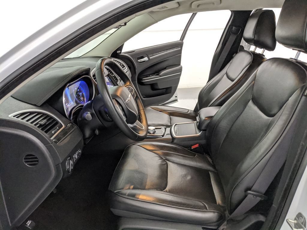 Used 2023 Chrysler 300 Touring L w/ Comfort Group RWD image 16