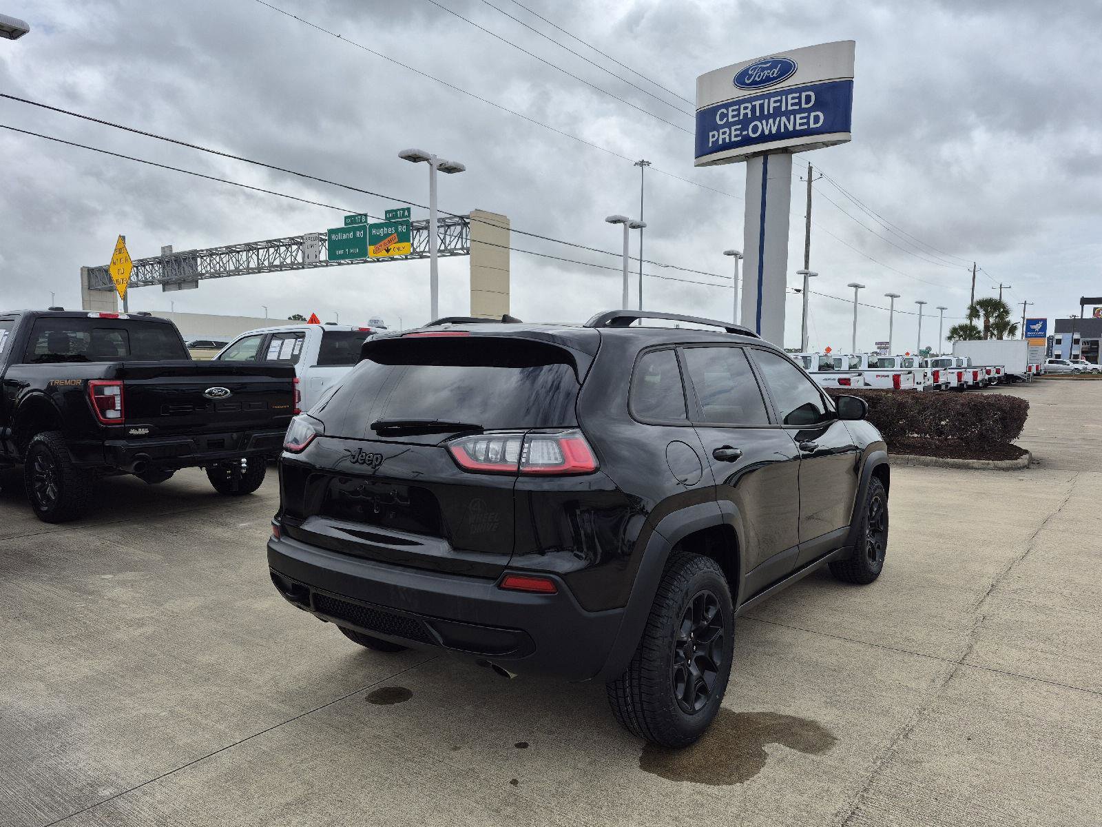 Used 2022 Jeep Cherokee Latitude AWD/4WD image 4