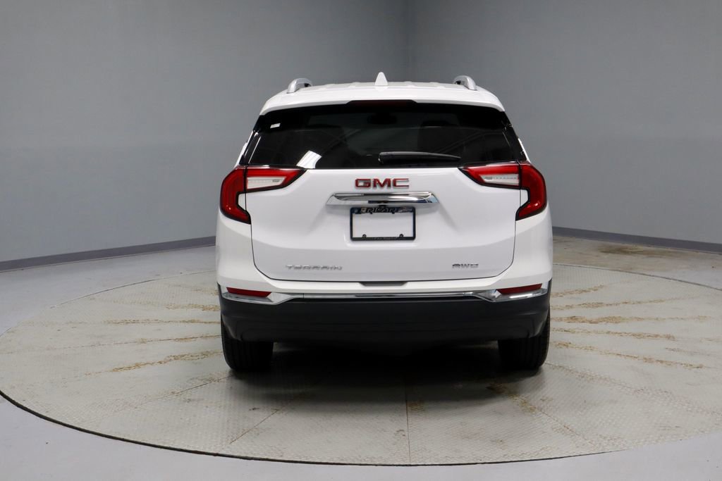 Used 2024 GMC Terrain SLT AWD/4WD image 10