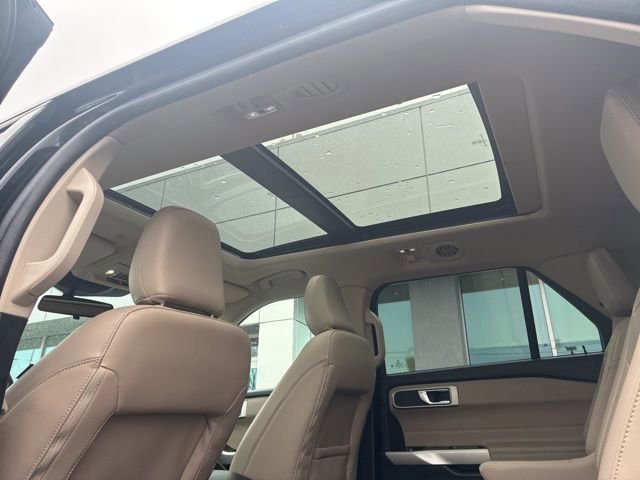 Certified 2022 Ford Explorer XLT w/ Equipment Group 202A image 17