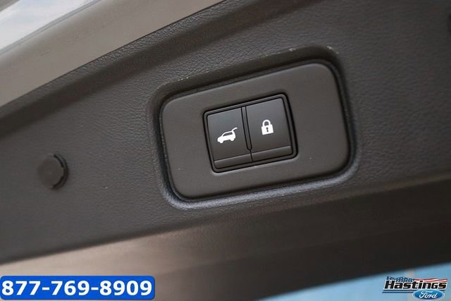 Used 2025 Nissan Pathfinder Platinum image 16