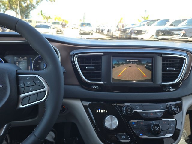 Used 2023 Chrysler Voyager LX FWD image 19