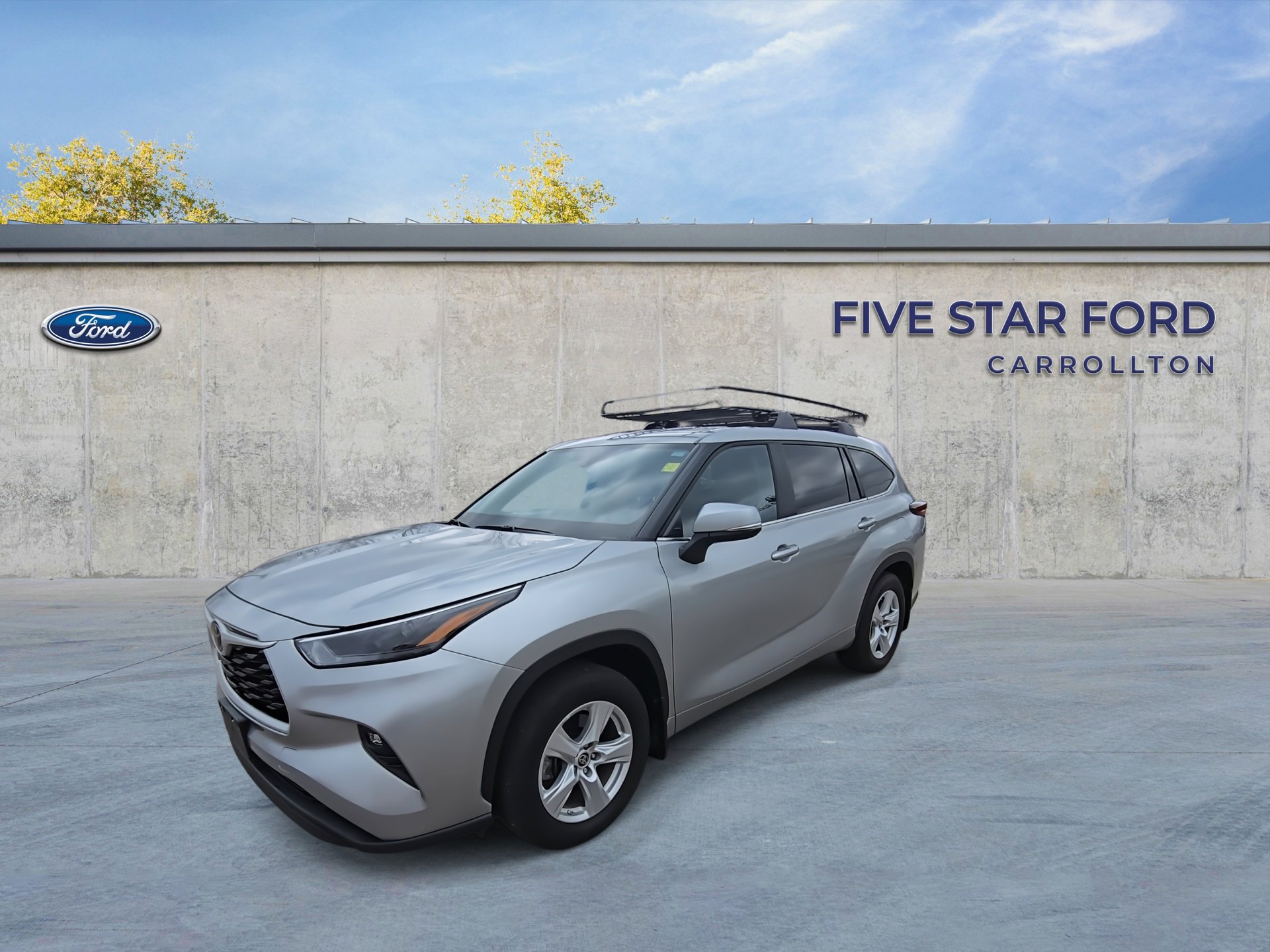 Used 2024 Toyota Highlander LE image 4