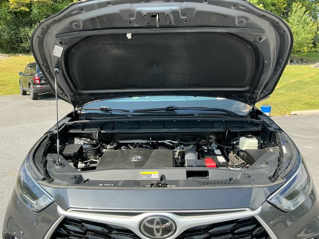 Used 2021 Toyota Highlander XLE AWD/4WD image 20