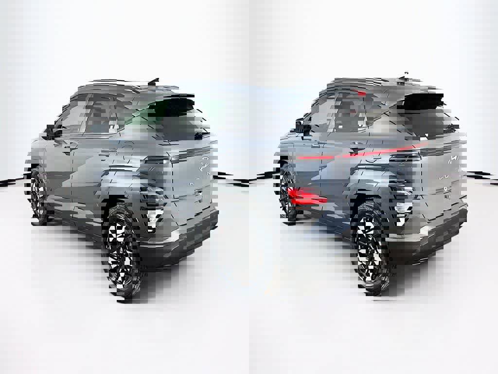 Used 2024 Hyundai Kona SEL image 3