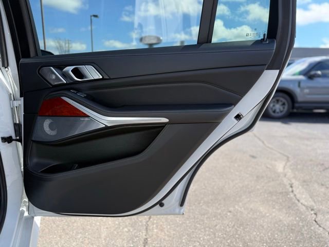 Used 2024 BMW ALPINA XB7 image 36