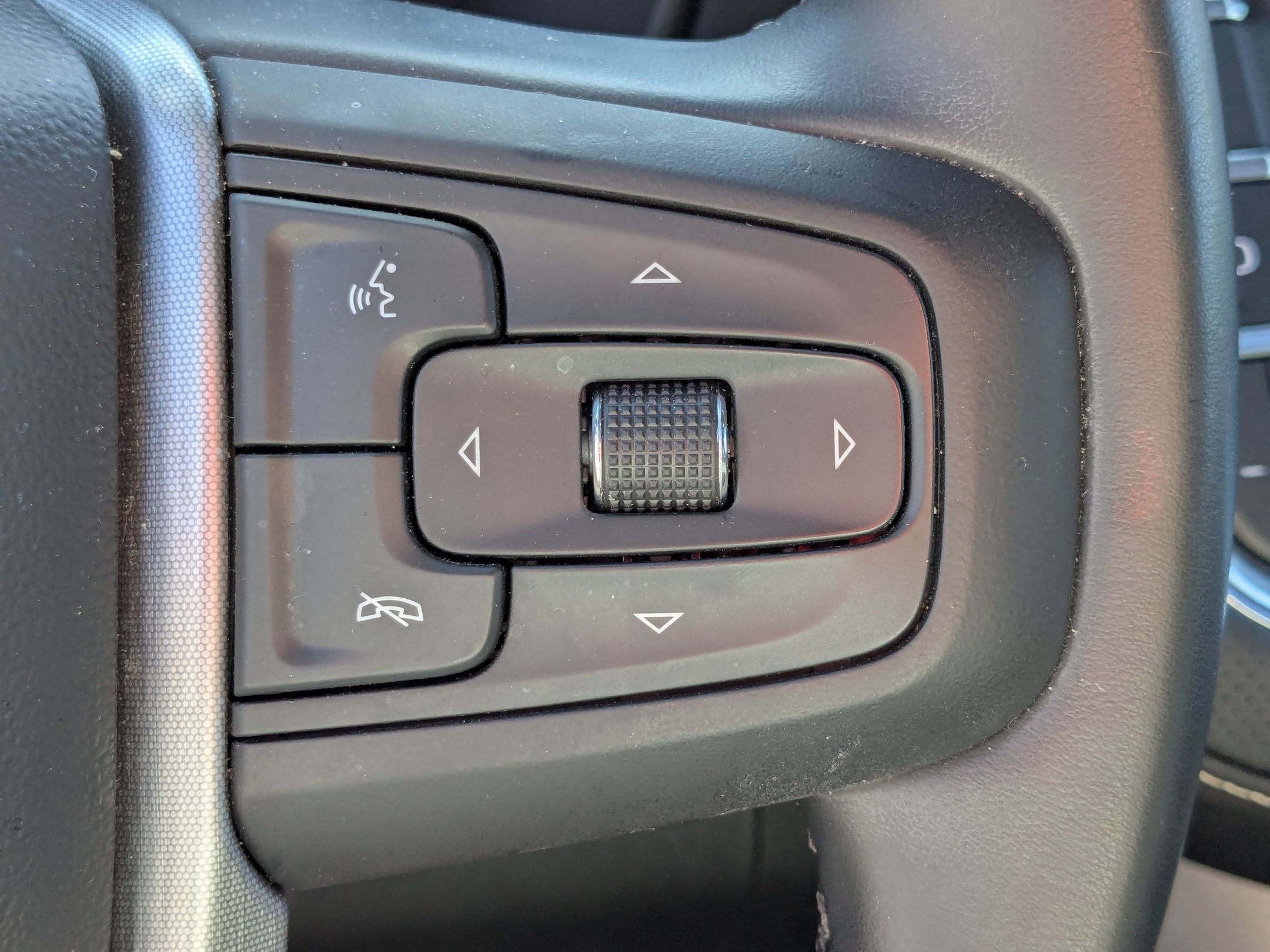 Used 2023 GMC Yukon SLT image 20