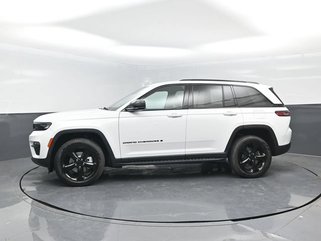 Used 2023 Jeep Grand Cherokee Limited w/ Black Appearance Package AWD/4WD image 4