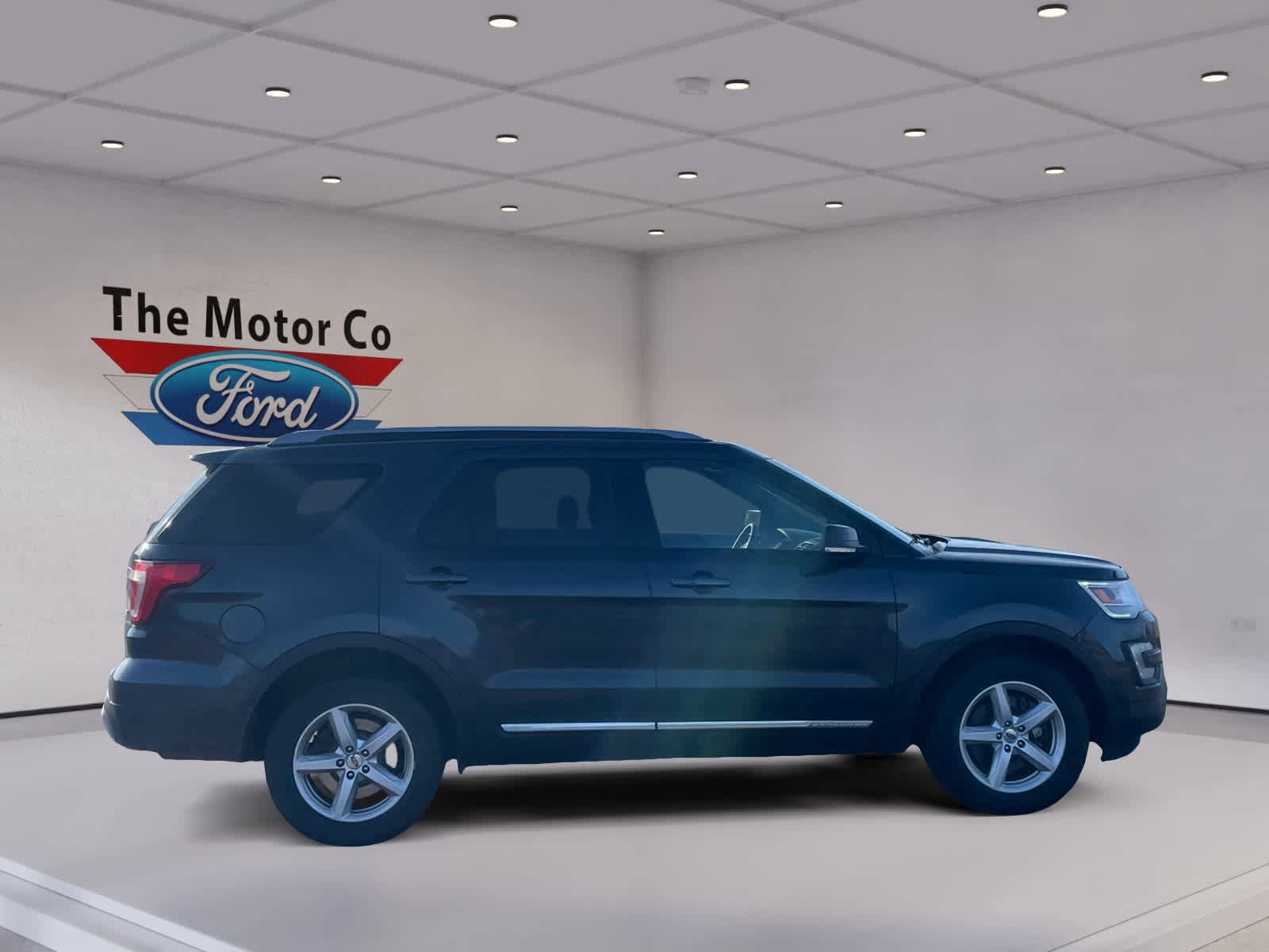 Certified 2017 Ford Explorer XLT w/ Equipment Group 202A AWD/4WD image 6