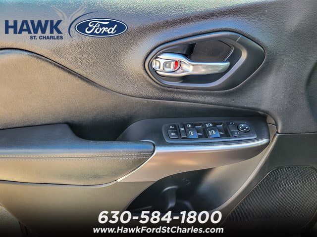 Used 2019 Jeep Cherokee Latitude Plus w/ Cold Weather Group FWD image 16