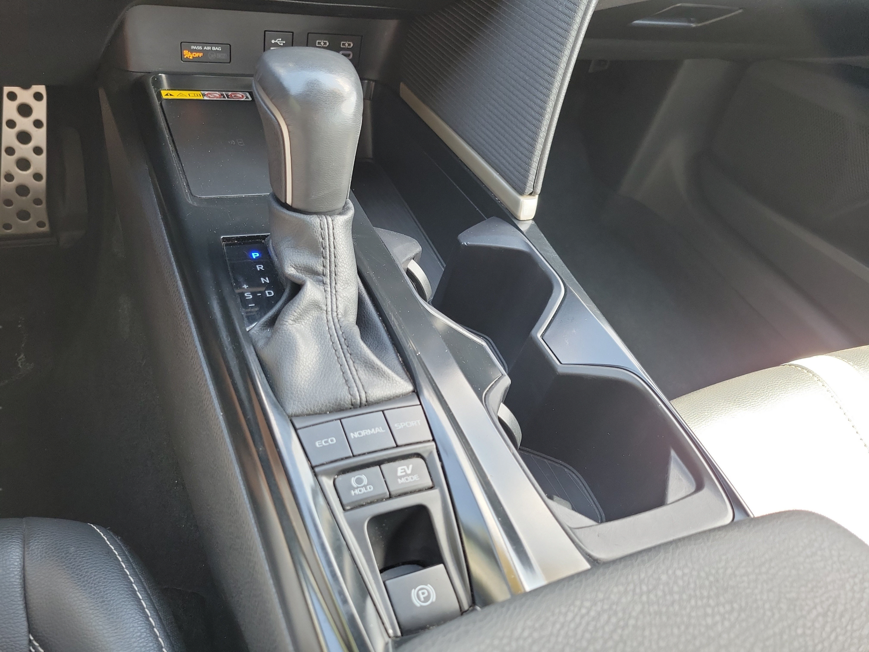 Used 2025 Toyota Camry SE FWD image 30