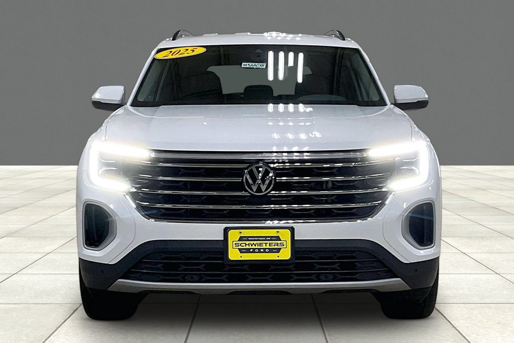 Used 2025 Volkswagen Atlas SE AWD/4WD image 3
