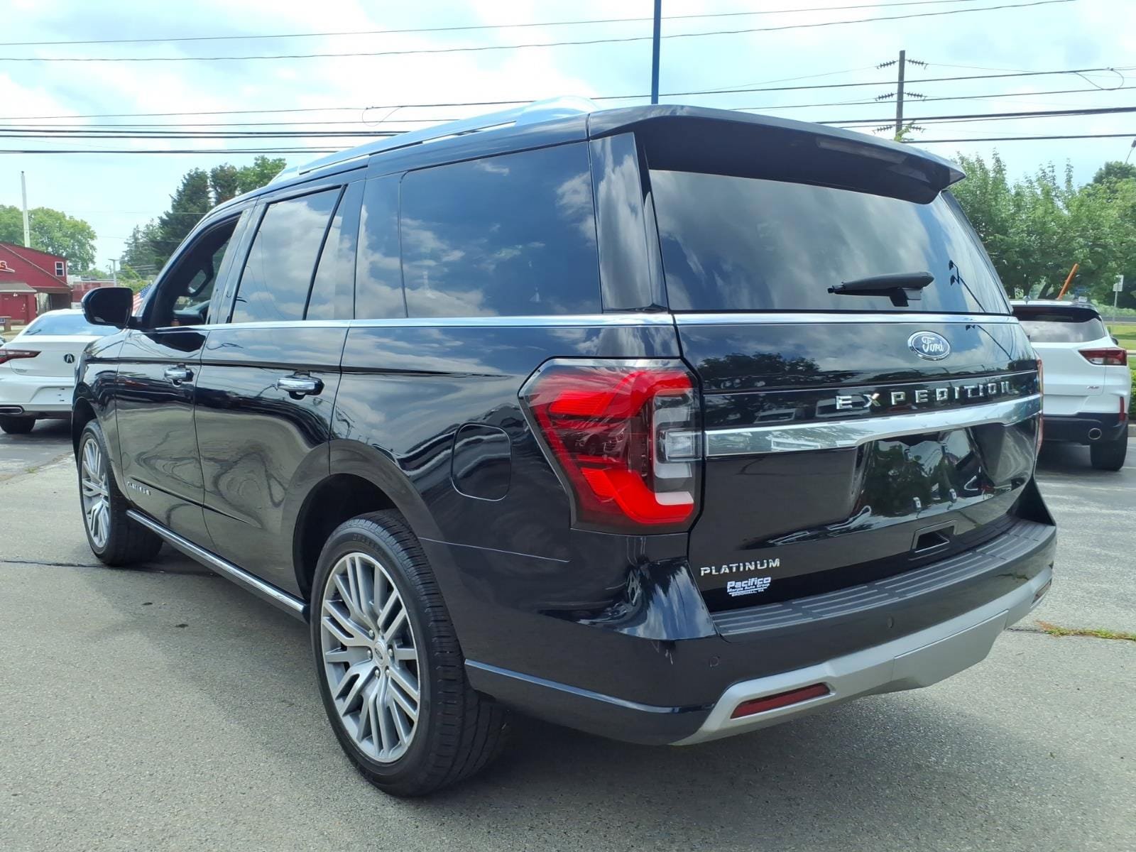 Certified 2023 Ford Expedition Platinum AWD/4WD image 5