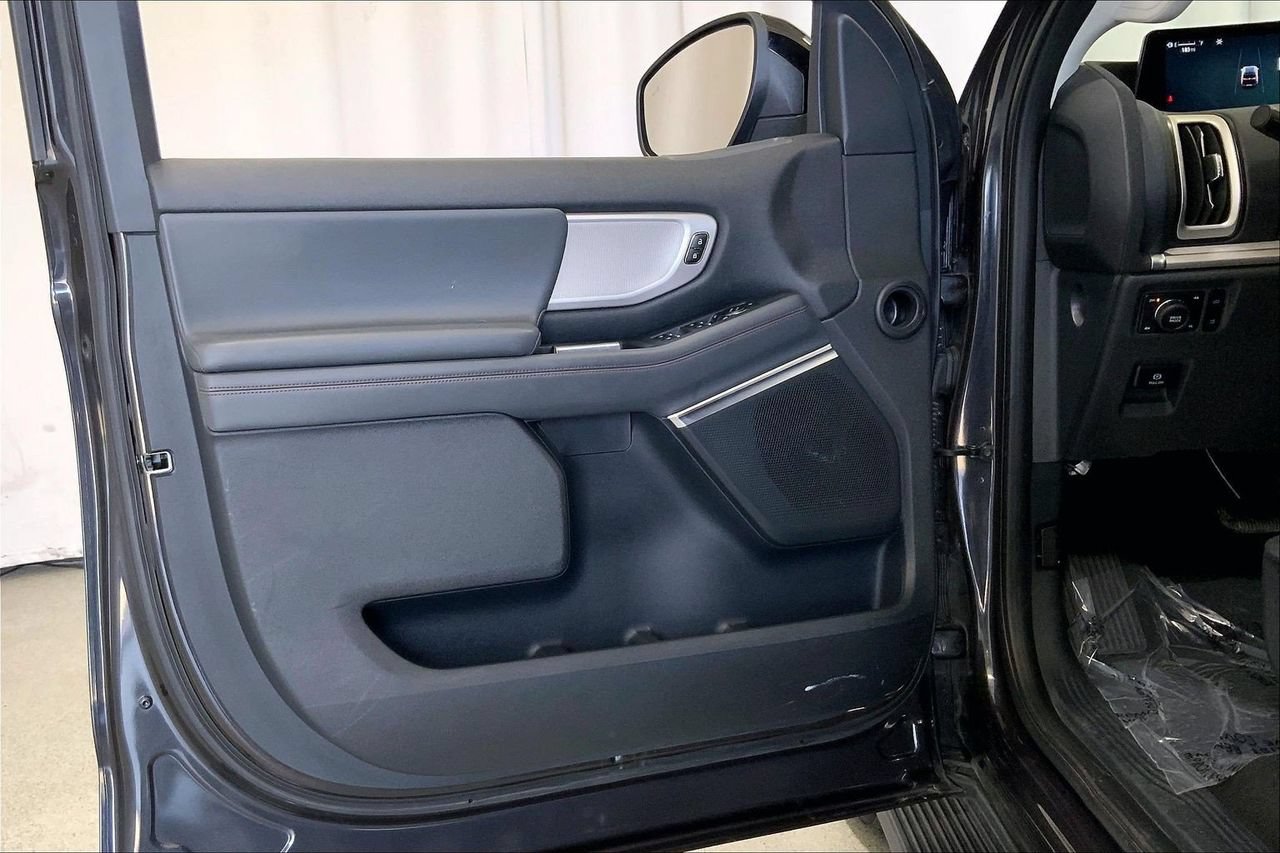 Certified 2025 Ford Expedition Active AWD/4WD image 25