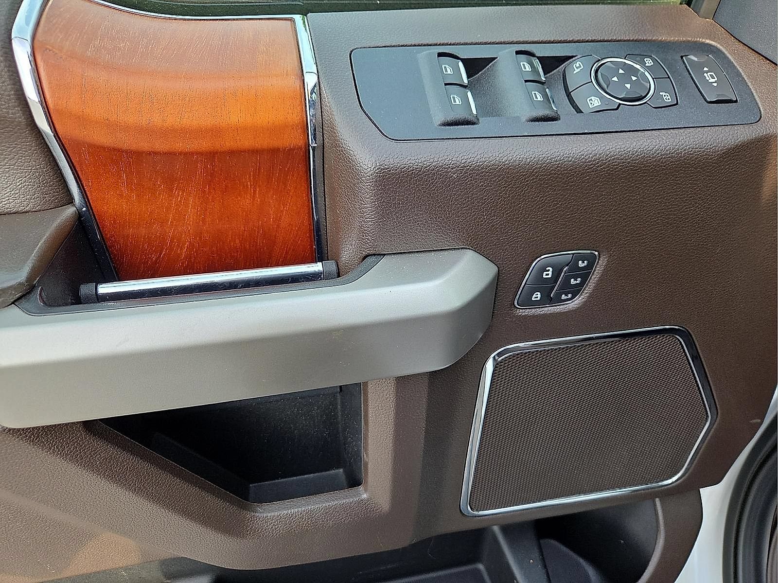 Certified 2022 Ford F250 King Ranch w/ King Ranch Ultimate Package AWD/4WD image 13