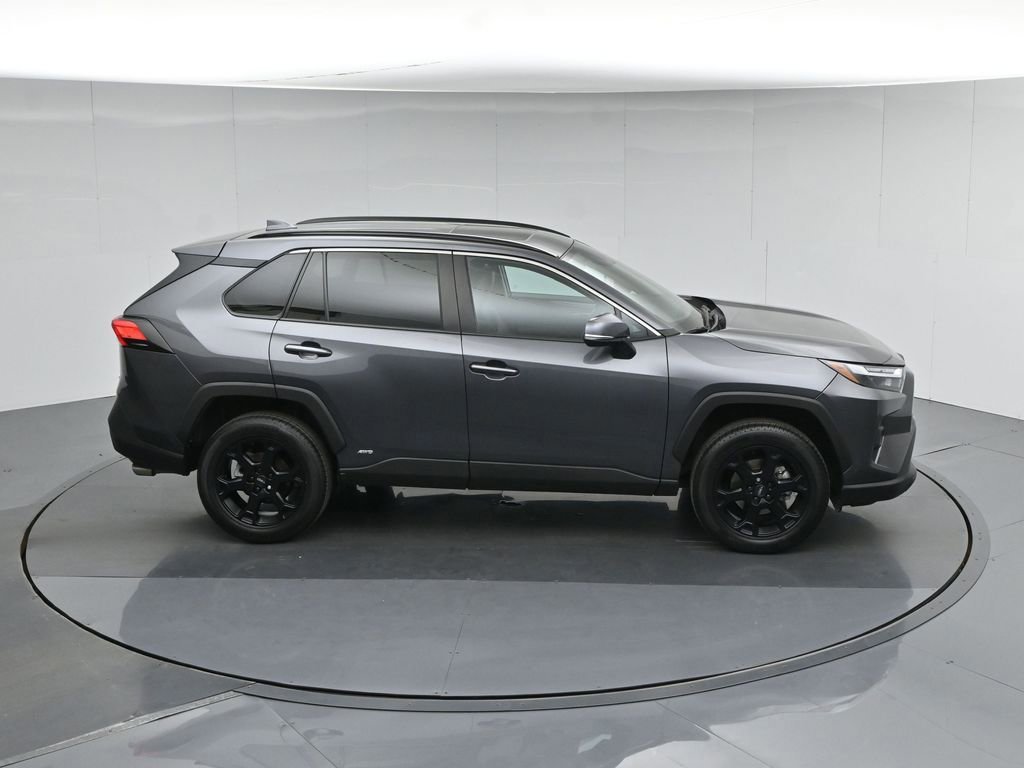 Used 2022 Toyota RAV4 XLE Premium image 8