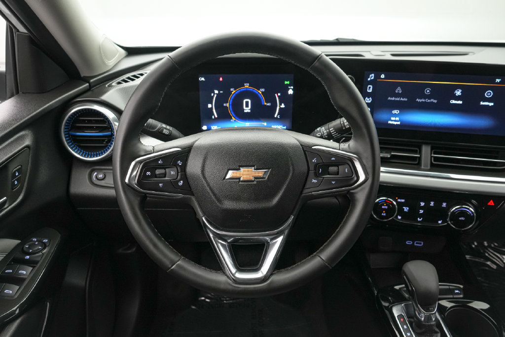Used 2025 Chevrolet Trax LT w/ LT Convenience Package FWD image 13