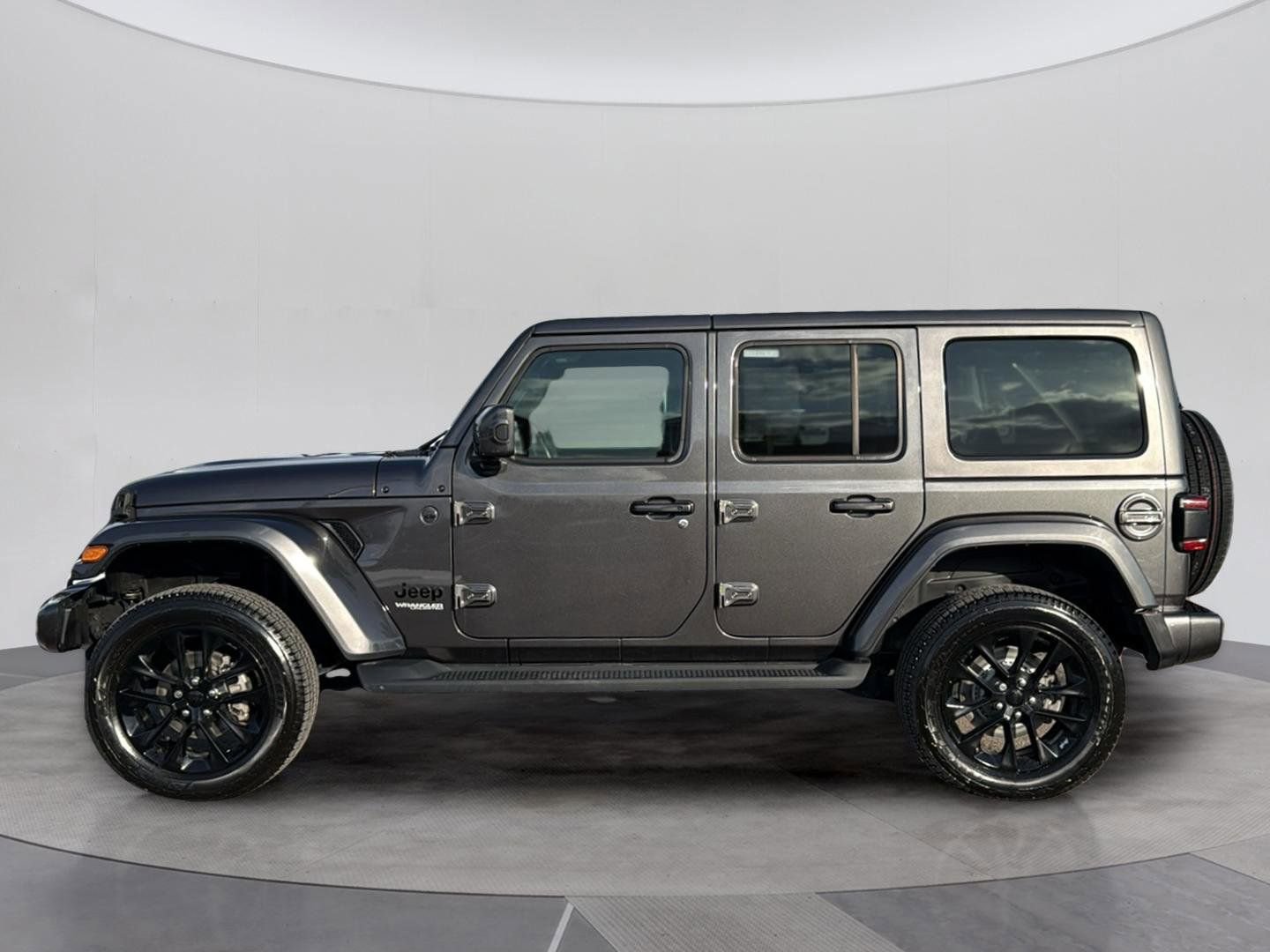 Used 2021 Jeep Wrangler Unlimited Sahara image 2